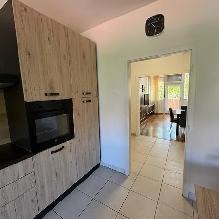 Large 3br Family In The Center And 5bd Split